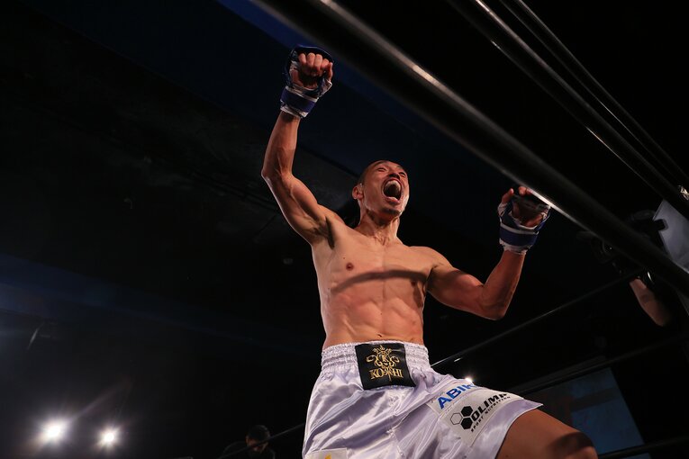 “元ドラ2”相内誠との試合では、年齢差「17」を感じさせず、1ラウンドKO勝利　©RISE