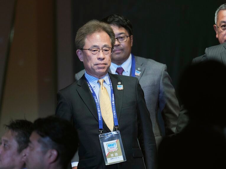 「表情が対照的すぎる！」ドラフト会場で見た巨人と阪神の首脳陣　©Yuki Suenaga