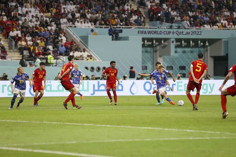 堂安律の同点ゴール連続写真（2枚目／全12枚）©Kaoru Watanabe/JMPA