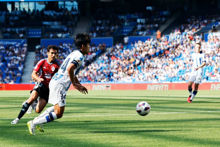 フリーでシュートを狙ったが、惜しくもDFに阻まれた