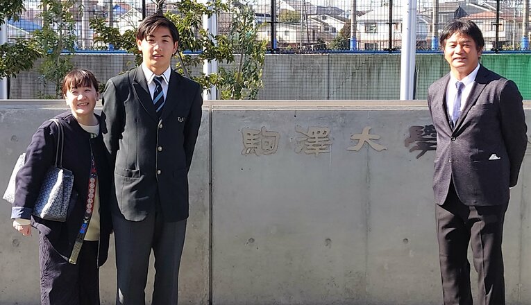 駒澤大野球部の寮の入寮に親子揃って登場　©Sankei Shimbun