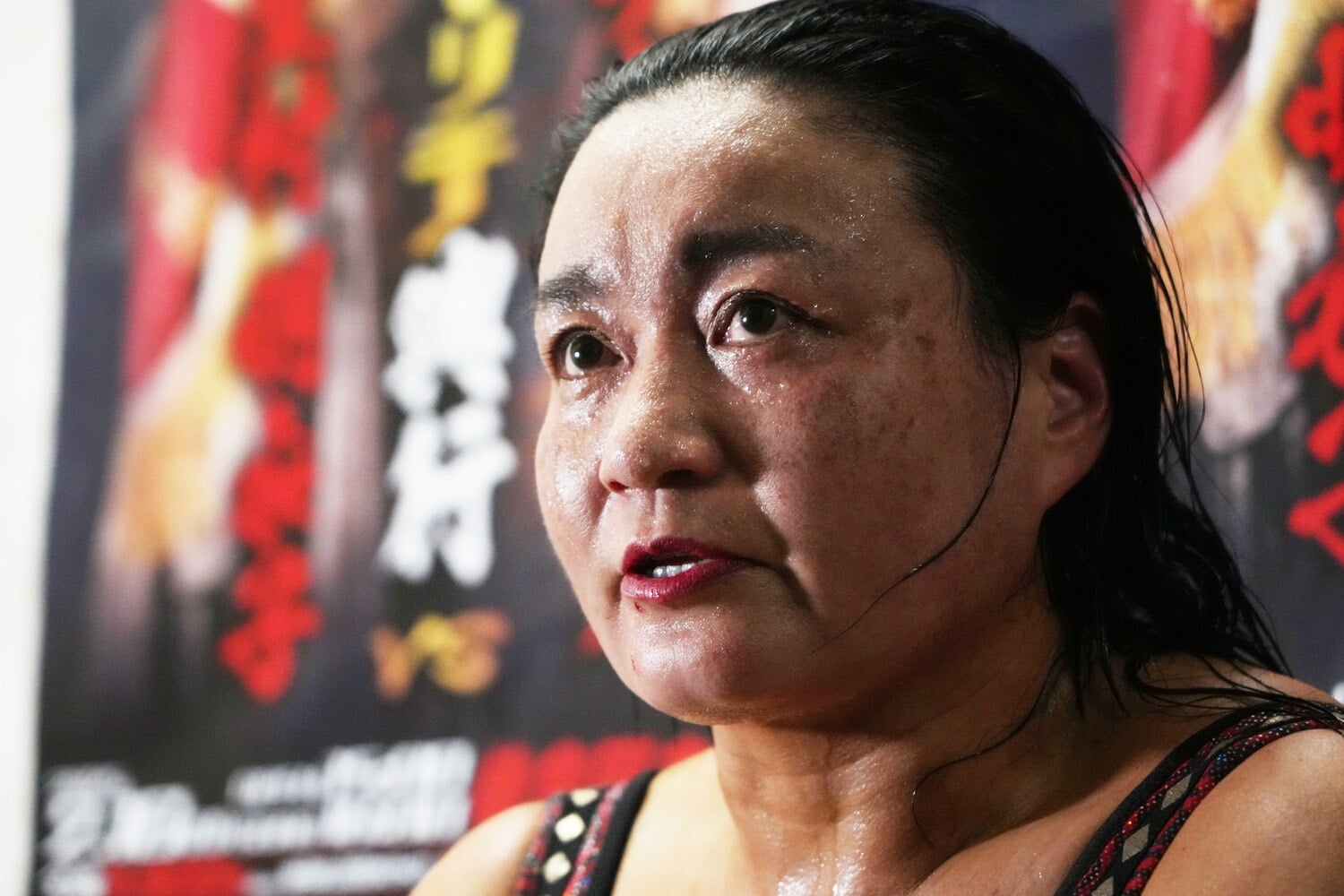 インタビューに答える里村明衣子 ©Essei Hara