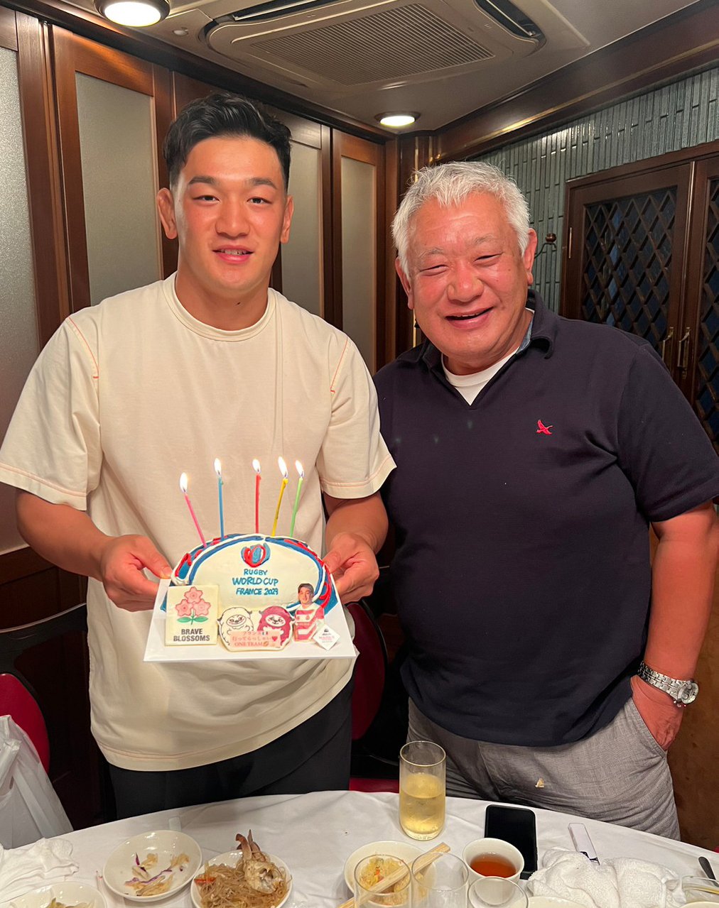 息子のW杯選出を喜ぶ父・東慶さん（本人提供）