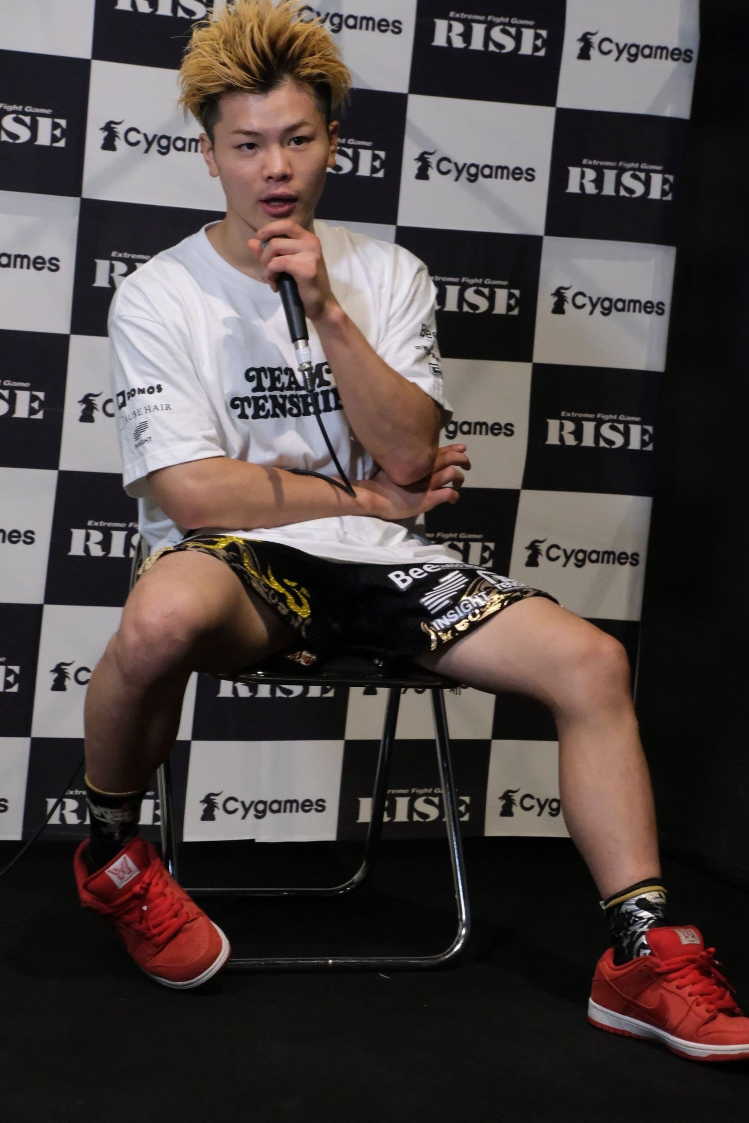 試合後に会見に臨んだ那須川　©Norihiro Hashimoto