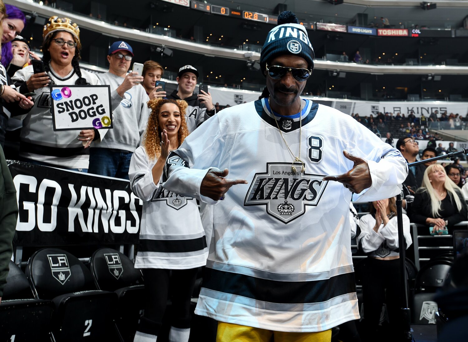 NHLロサンゼルス・キングスのジャージを着たスヌープ・ドッグ　©Getty Images