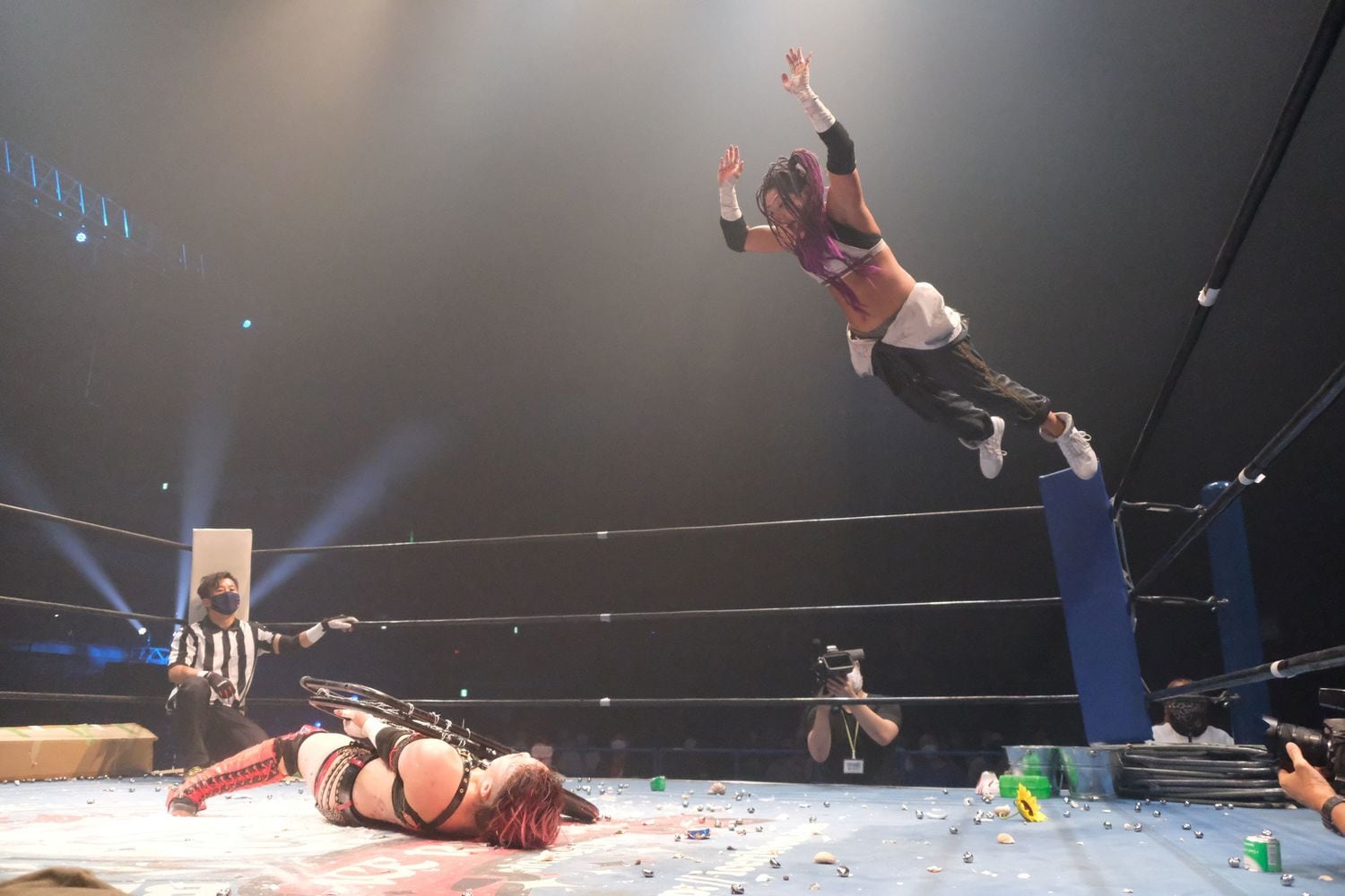 勝利した山下りなは、今後もデスマッチをやっていくと決意を述べた