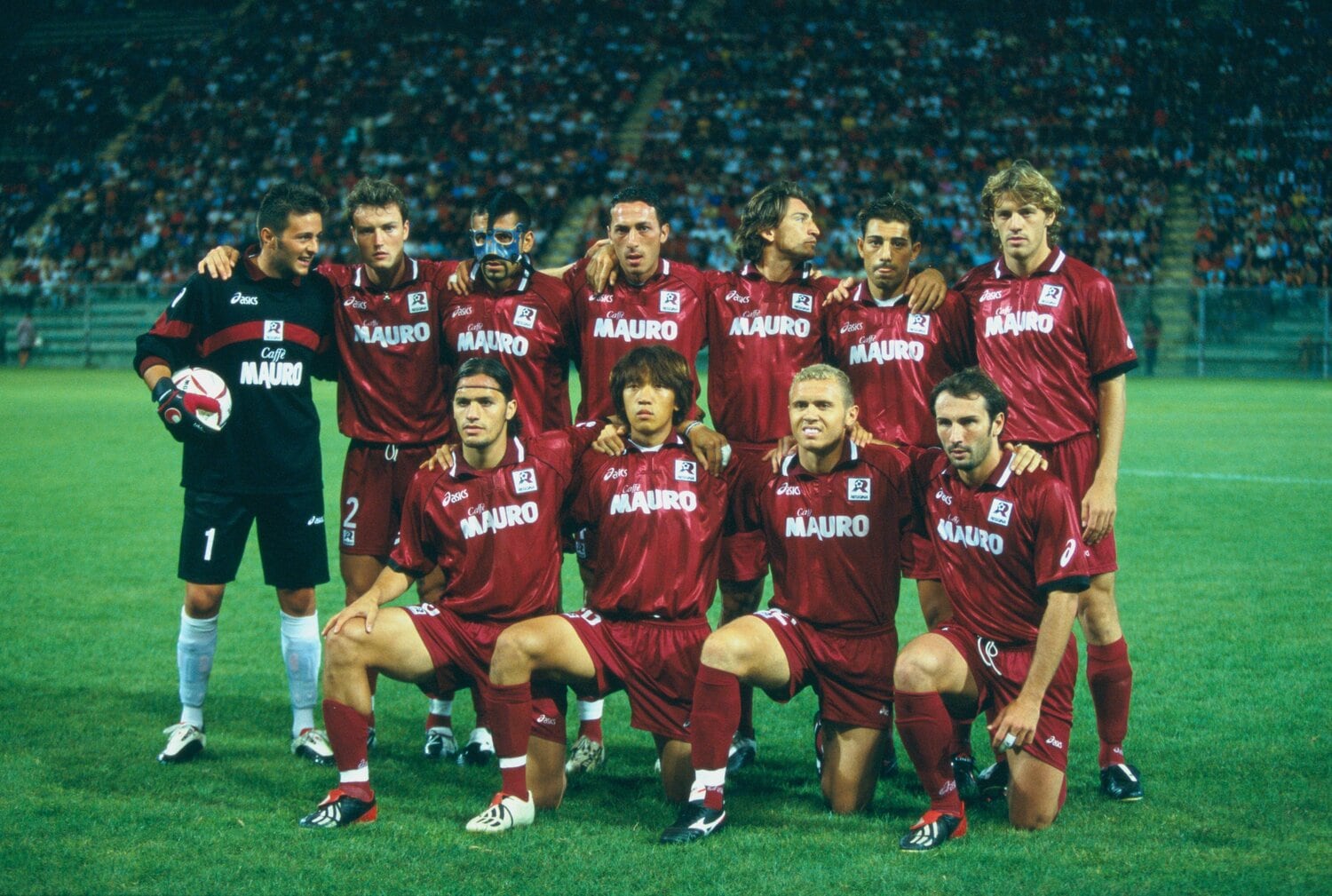 中村俊輔とレッジーナの選手たち　©Kazuaki Nishiyama