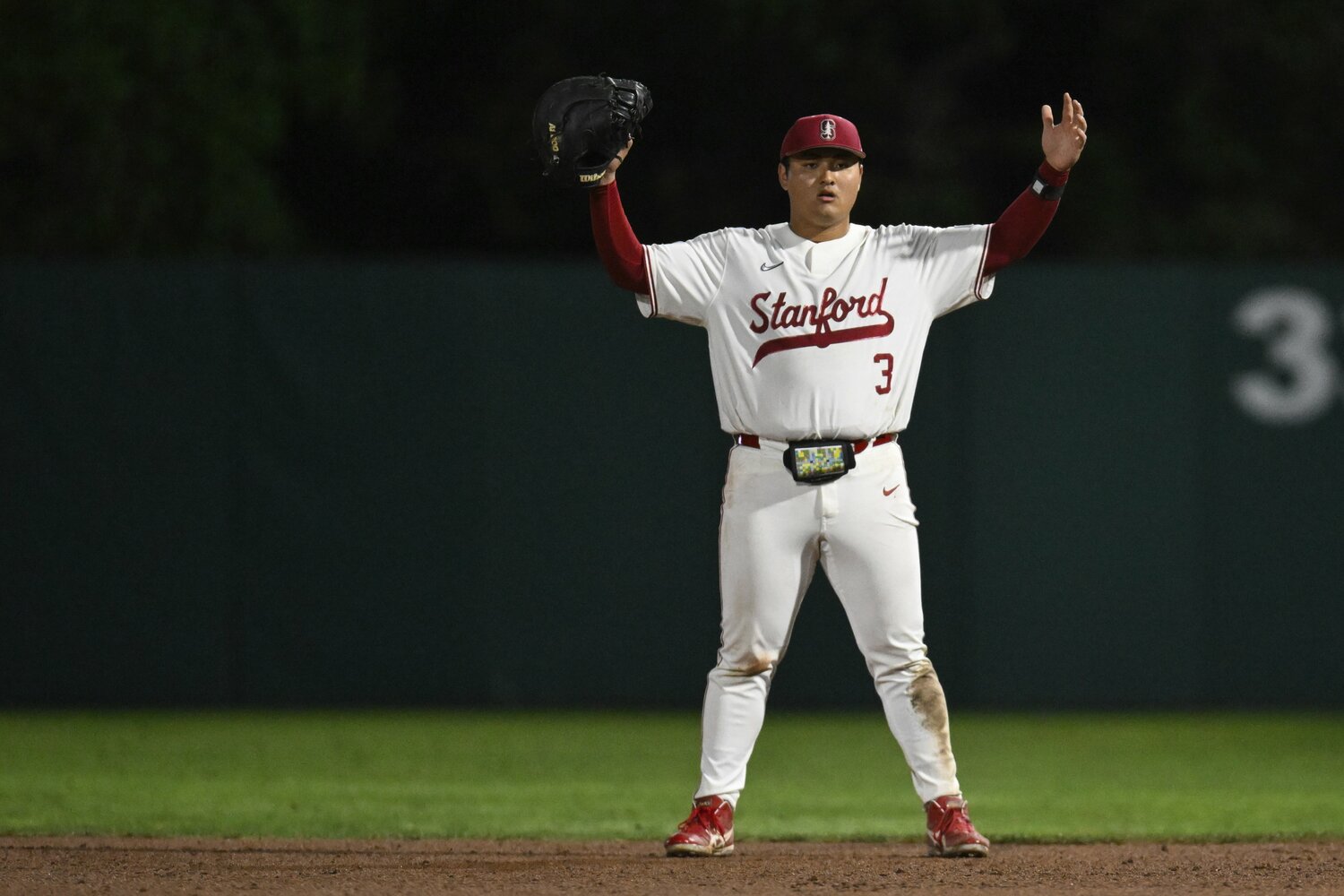 今シーズンは一塁を守った佐々木麟太郎　©︎AP/AFLO