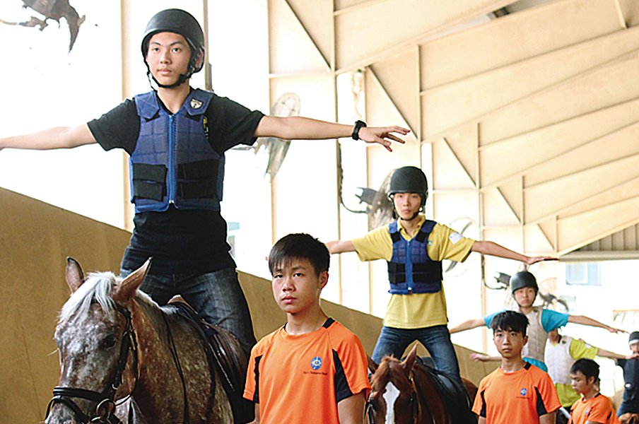 ［天才を作る登竜門］世界の競馬学校探訪＜Number Web＞ photograph by ©Hong Kong Jockey Club