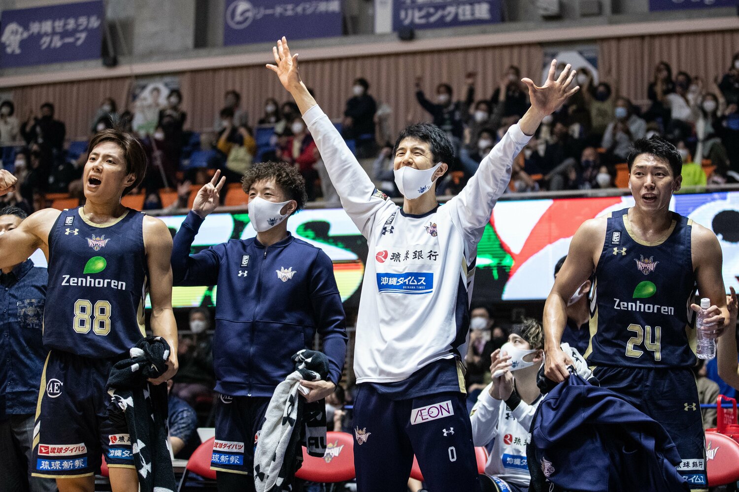 （左から）牧、小野寺、石崎、田代