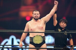 ウルフアロン29歳“できすぎのプロレスデビュー”の全貌…カメラマンが見た「観客の心つかんだ」決定的瞬間とは？「素晴らしい試合」ライバル候補も称賛