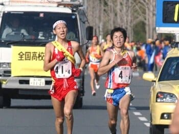 NHKアナウンサーが絶叫「ものスゴいペースです」“無名の県立高ランナー”が見せた伝説の区間新…20年前、なぜ全国高校駅伝で奇跡を起こせた？＜Number Web＞ photograph by KYODO