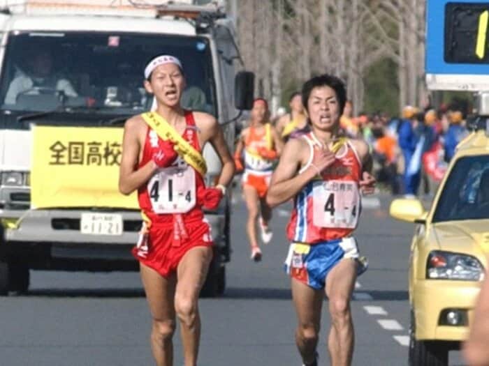 NHKアナウンサーが絶叫「ものスゴいペースです」“無名の県立高ランナー”が見せた伝説の区間新…20年前、なぜ全国高校駅伝で奇跡を起こせた?<Number Web> photograph by KYODO