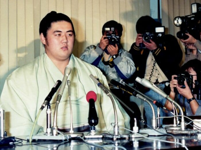 「ちゃんこの味で言い合いに」「おかみさんを突き飛ばして失踪」優勝せずに横綱昇進、24歳で廃業…“消えた天才”北尾光司の知られざる実像＜Number Web＞ photograph by KYODO