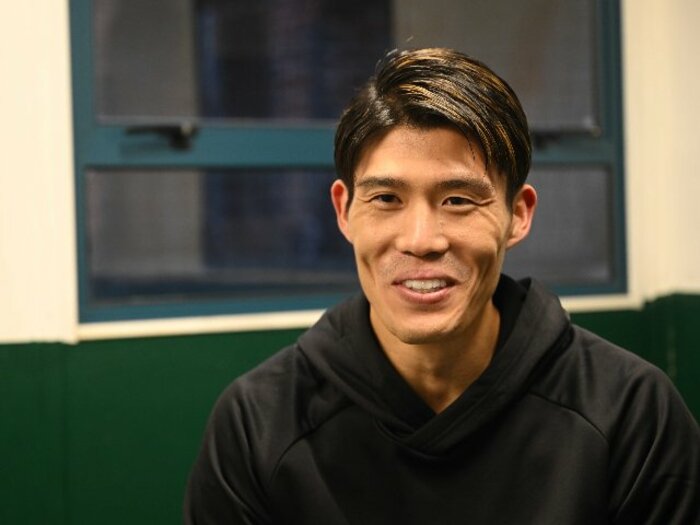 「三笘薫に『正直しんどいです』」アーセナル冨安健洋24歳の告白…三笘との“ユニ交換”で何を話した？「尊敬する（香川）真司さんのアドバイス」＜Number Web＞ photograph by Ryu Voelkel