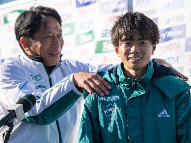 箱根駅伝・往路優勝》レース前の憶測「青学大の3区は交代するのでは…」なぜ原晋監督は“2人の1年生”をサプライズ起用できたのか？ - 駅伝 -  Number Web - ナンバー