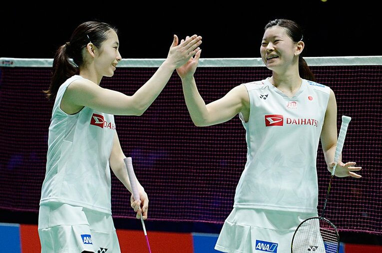 現役引退を表明した高橋礼華（右）。3月の全英オープンが“タカマツ”のラストマッチとなった。 ／ photograph by Itaru Chiba