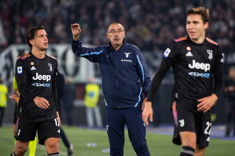 ユベントス戦で指揮を執るサッリ。敗戦後には古巣のファンに向かって捨て台詞も……©Getty Images