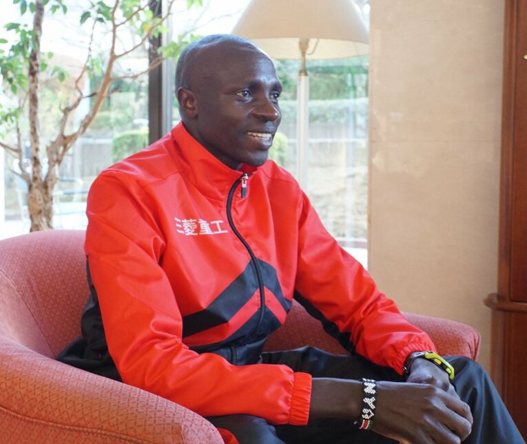 インタビューに応じたオムワンバ　©Number Web