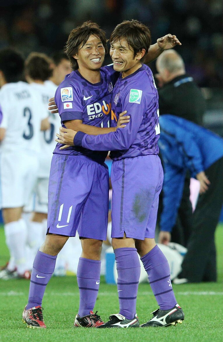 青山のボールにこもったメッセージを常に受け止めた　©JIJI PRESS