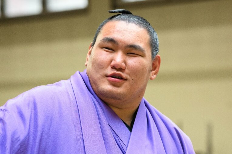 インタビュー中、無邪気な笑顔を浮かべる関脇・豊昇龍。さまざまな重圧を背負って土俵に上がる23歳の知られざる素顔に迫った ／ photograph by Asami Enomoto