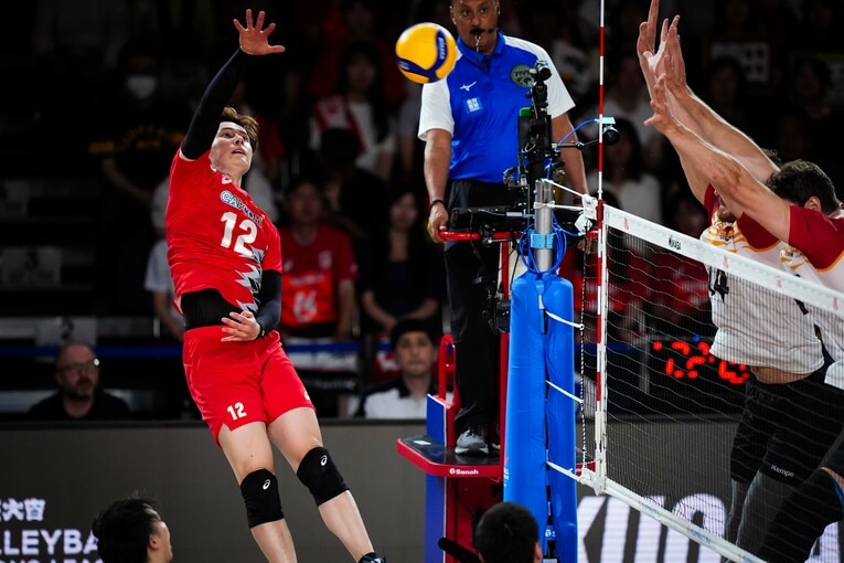 高橋藍（VNLドイツ戦）　©︎Volleyball World