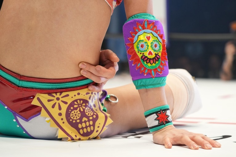 向後桃のリングコスチュームにはメキシコの文化が取り入れられている　©Essei Hara