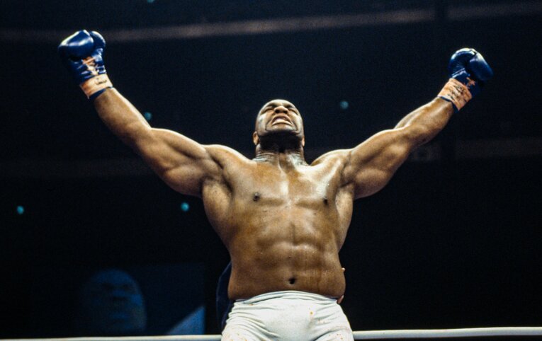 ホーストに勝利し、雄叫びをあげたボブ・サップ