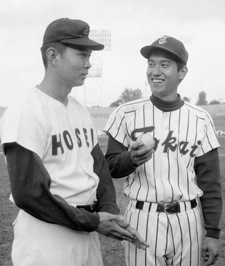 1977年11月、明治神宮野球大会決勝で江川卓（法大）と原辰徳（東海大）が初対決。原が江川から本塁打を放った　©KYODO