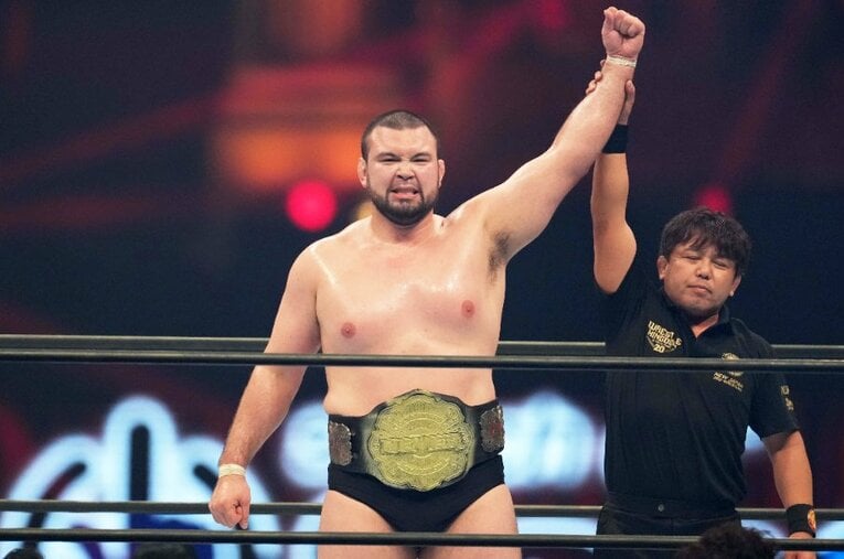 デビュー戦でEVILを倒しNEVER無差別級王者になったウルフアロン。1月4日、東京ドーム ／ photograph by Essei Hara