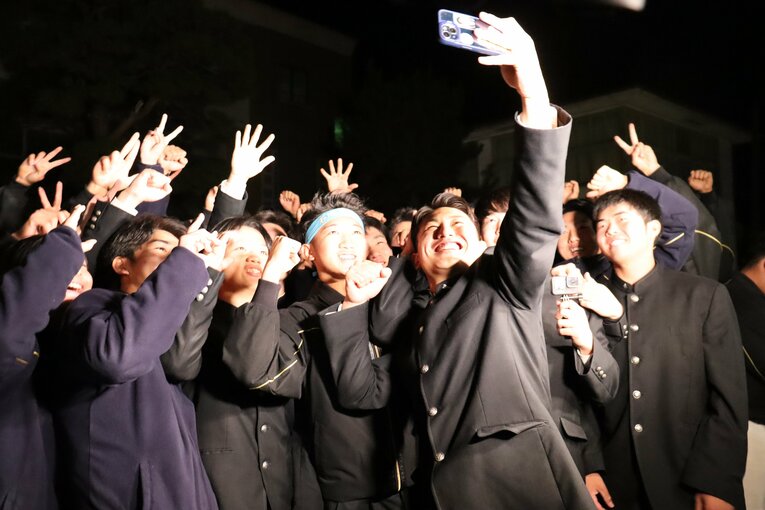 チームメイトも大栄の支配下指名におおはしゃぎ　©︎Genki Taguchi