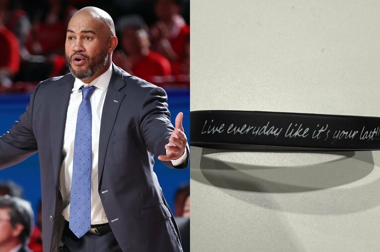 今年2月、46歳で急逝した宇都宮ブレックスのケビン・ブラスウェルヘッドコーチ。右はその早すぎる死を悼んで、スタッフと選手が身に着けるリストバンド ／ photograph by (L)JIJI PRESS、(R)Yusuke Mimura