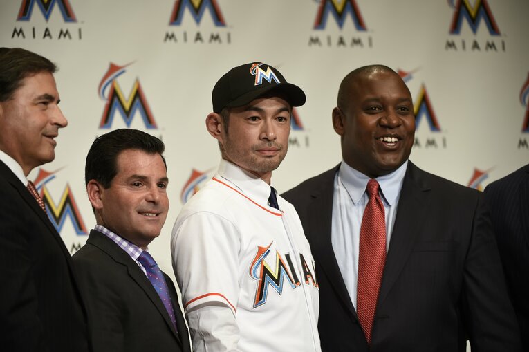 マーリンズ入団会見　©BUNGEISHUNJU