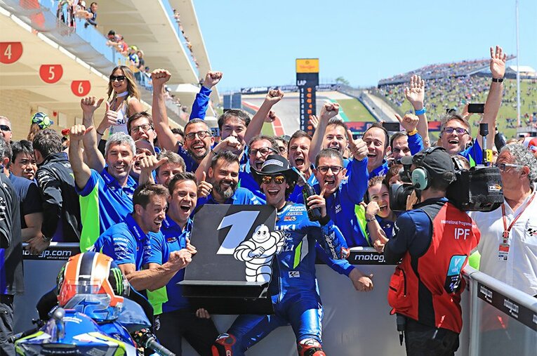 予選7位からスタートした23歳スペイン人が初栄冠。スズキは約3年ぶりのMotoGP優勝となった。 ／ photograph by Satoshi Endo