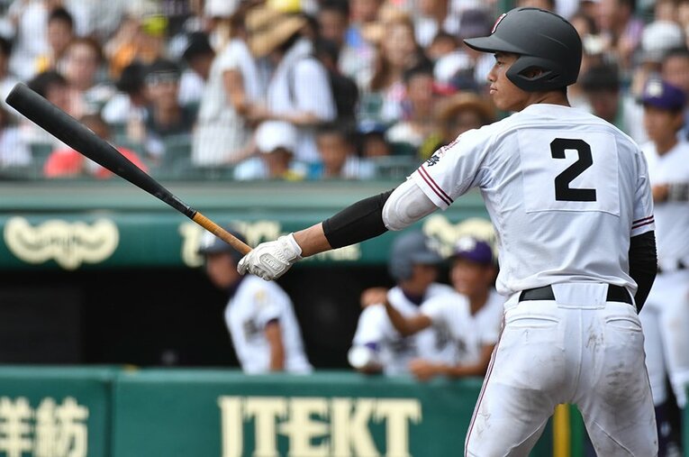 2017年夏の甲子園で清原和博の持つ1大会本塁打数を更新した広陵・中村奨成　©Hideki Sugiyama