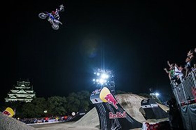 多彩な技を繰り出すトム・パジェス。 