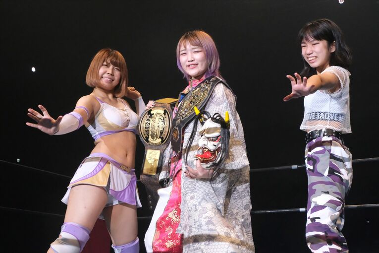 左から、石川奈青、青木いつ希、咲蘭