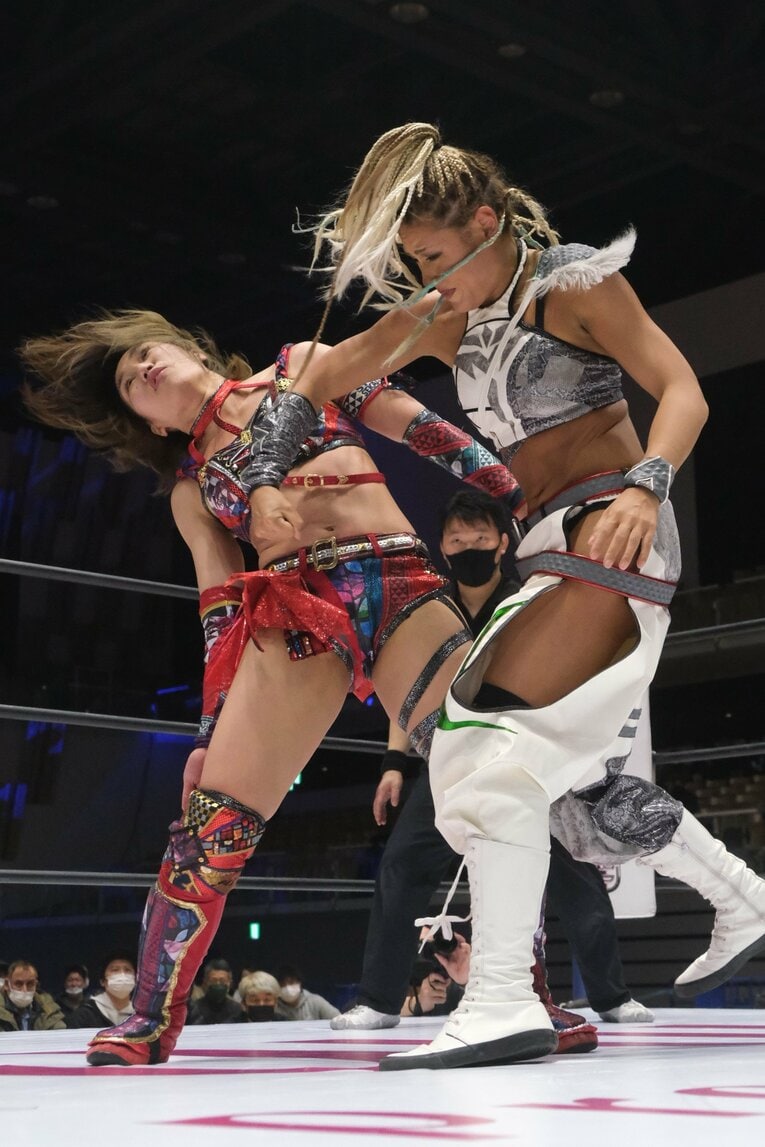 朱里とジュリア、“赤いベルト”戦を前にタッグ解散…スターダムを大きく変える「容赦なし」の対決とドンナ・デル・モンド結成秘話(14)