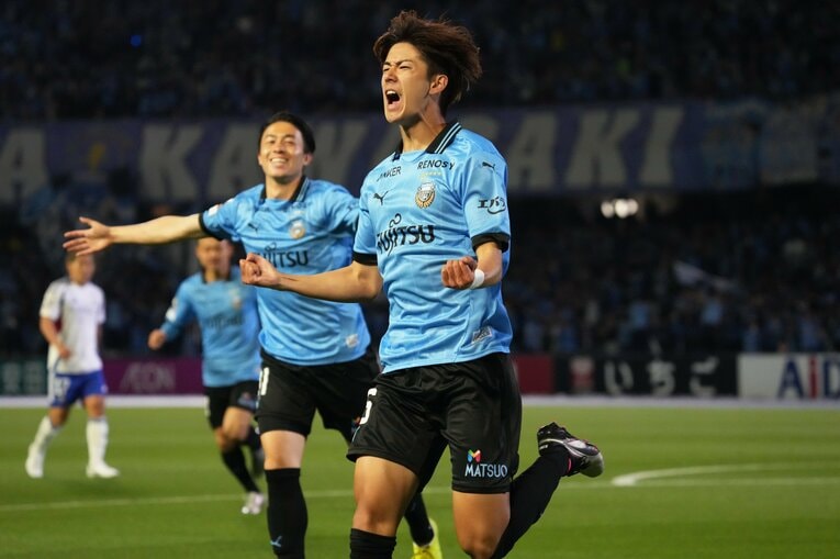 4月9日、横浜F・マリノス戦でJ1初ゴールを決めた大関友翔　©Getty Images