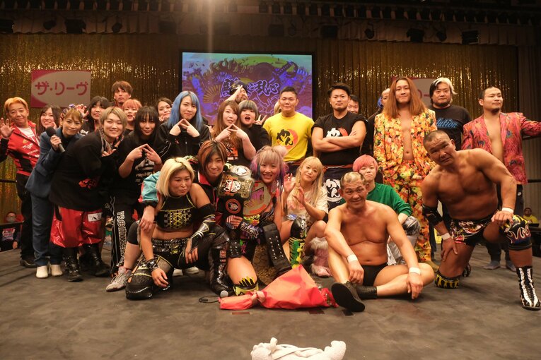 エンディングの集合写真。ウナギだから集めることのできたメンバーだ