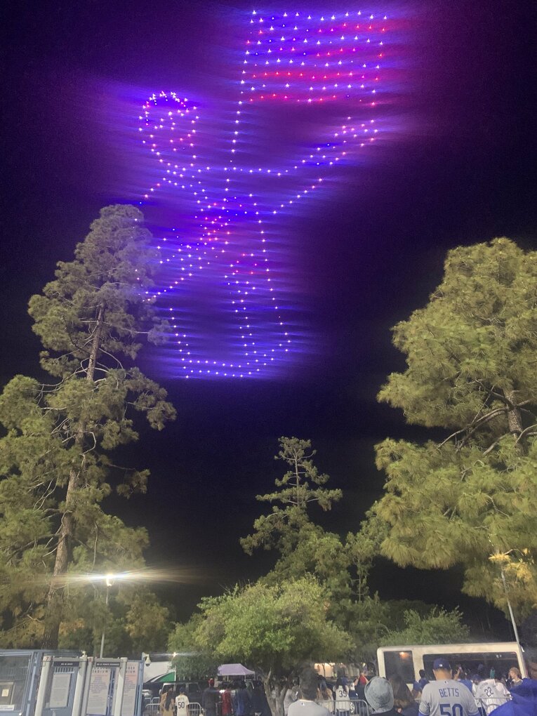 【ドジャースタジアム】ドローンのショーも変化が多彩で面白く、最後まで見てしまった