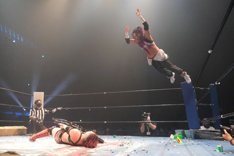 勝利した山下りなは、今後もデスマッチをやっていくと決意を述べた