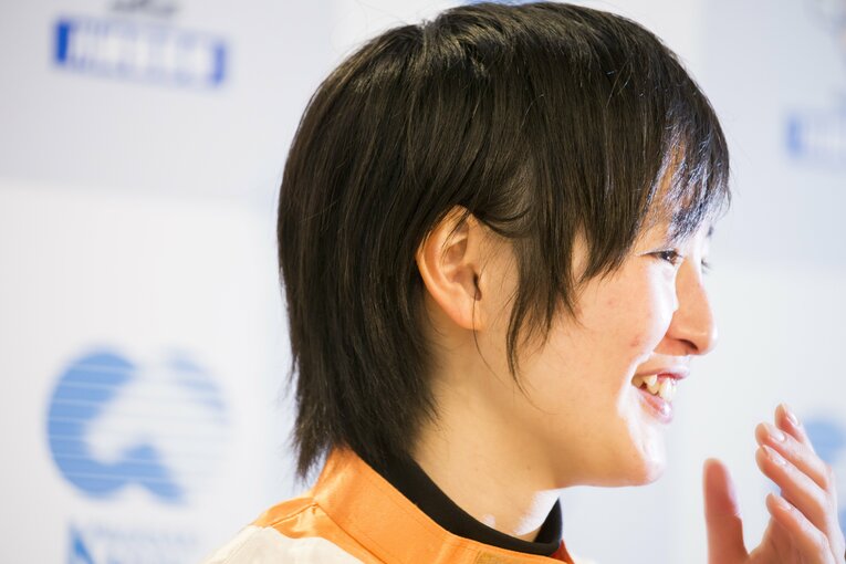 ルーキーイヤーの藤田菜七子　©BUNGEIHSUNJU