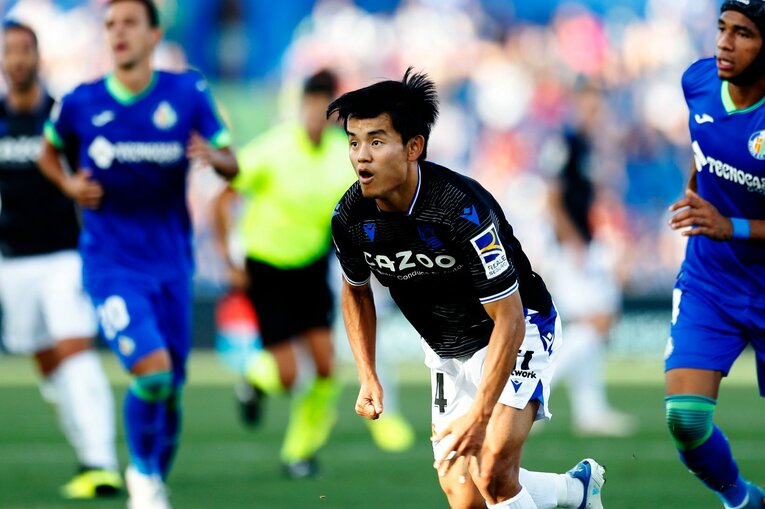 久保建英は「シルバらと共存・連動」が今のソシエダで最適解か　マンU戦勝利から中2日→“トップ下で迷った”古巣戦を撮って気づいたこと(45)