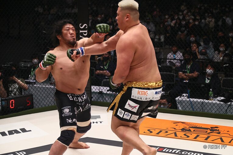 相撲界を懲戒解雇からRIZINへ…貴賢神がデビュー戦完敗でも見せた可能性とは？ 対戦した元警察官ファイターが絶賛した「凄い素質」(13)