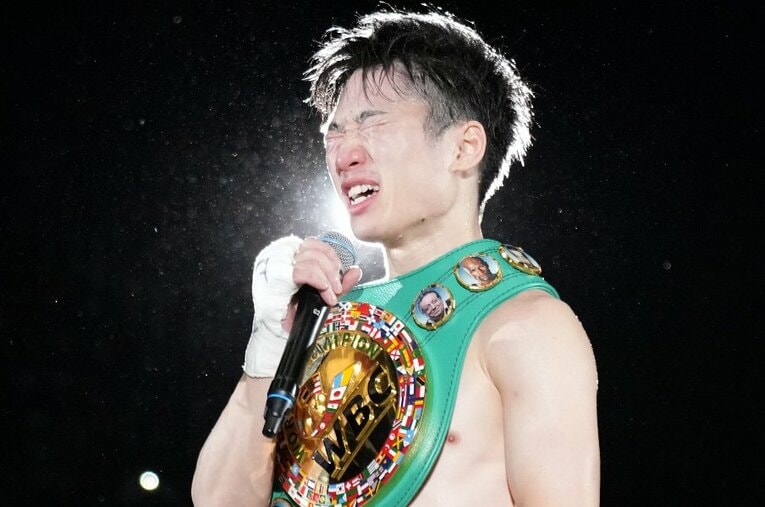 地元・京都で行われたダイレクトリマッチに勝利し、矢吹正道からベルトを奪還した寺地拳四朗。試合後には涙を流しながら喜びを語った ／ photograph by Naoki Fukuda