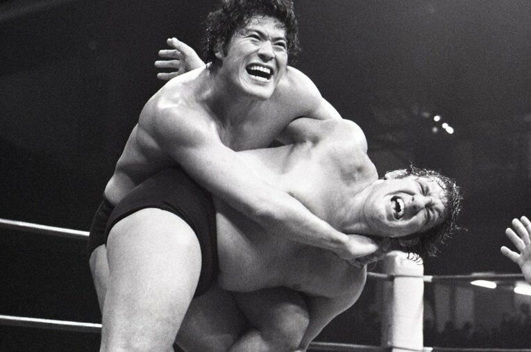 1975年12月11日に行われた猪木vsロビンソンの一戦 ／ photograph by 東京スポーツ新聞社