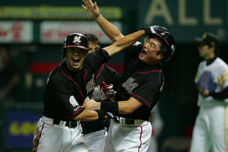 ロッテ初芝清（右）　©︎Hideki Sugiyama