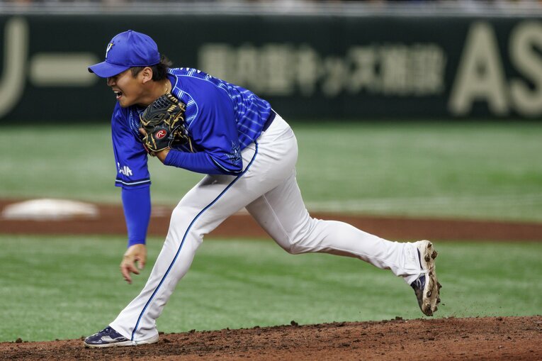 6月21日、巨人戦で登板する山﨑　©Kiichi Matsumoto