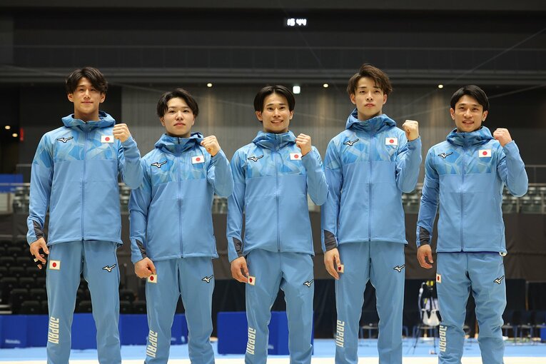 パリ2024体操男子団体メンバー、左から橋本大輝、岡慎之助、萱和磨、杉野正尭、谷川航